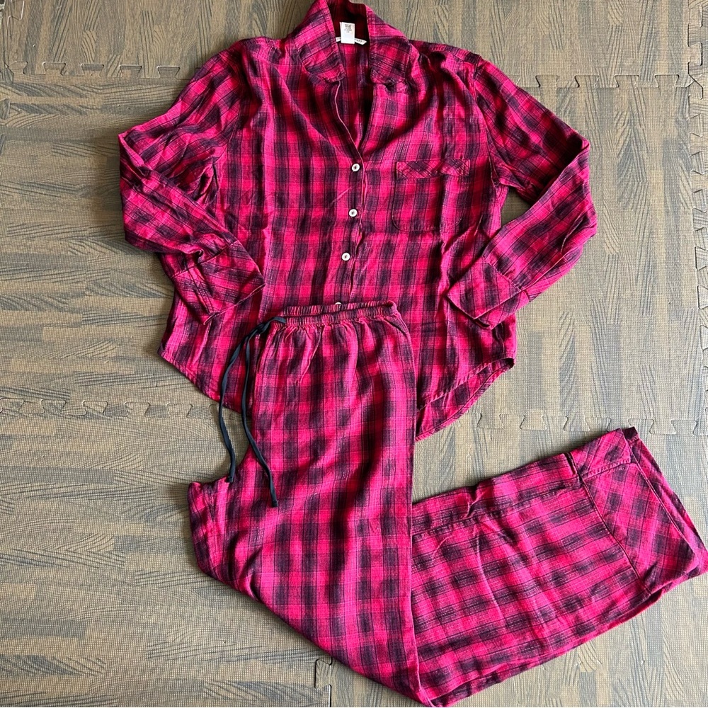 Plaid Red Women's Pajama Set - Picture 2 of 14